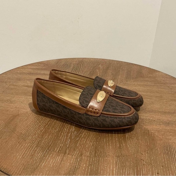 MICHAEL KORS MVJ24 MONOGRAM MOCCASIN SHOE - Picture 7 of 7